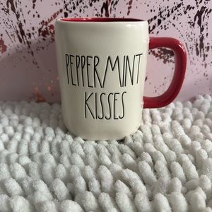 New Rae Dunn Peppermint Kisses Mug
